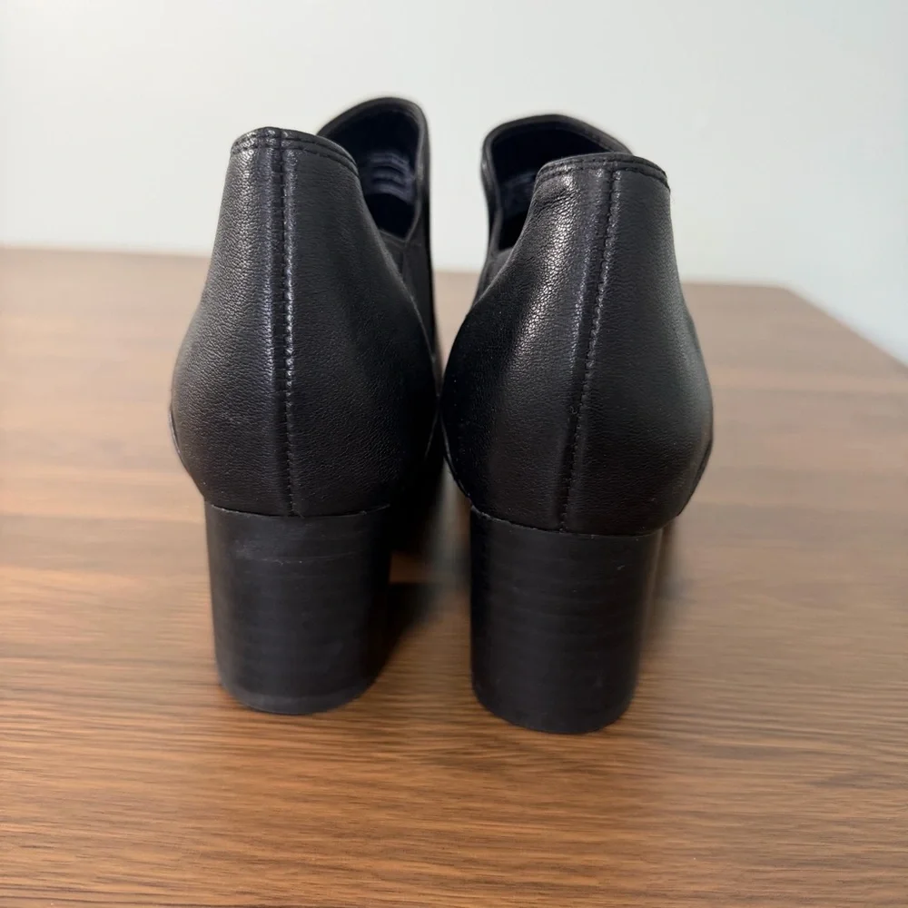 Vionic sleek black